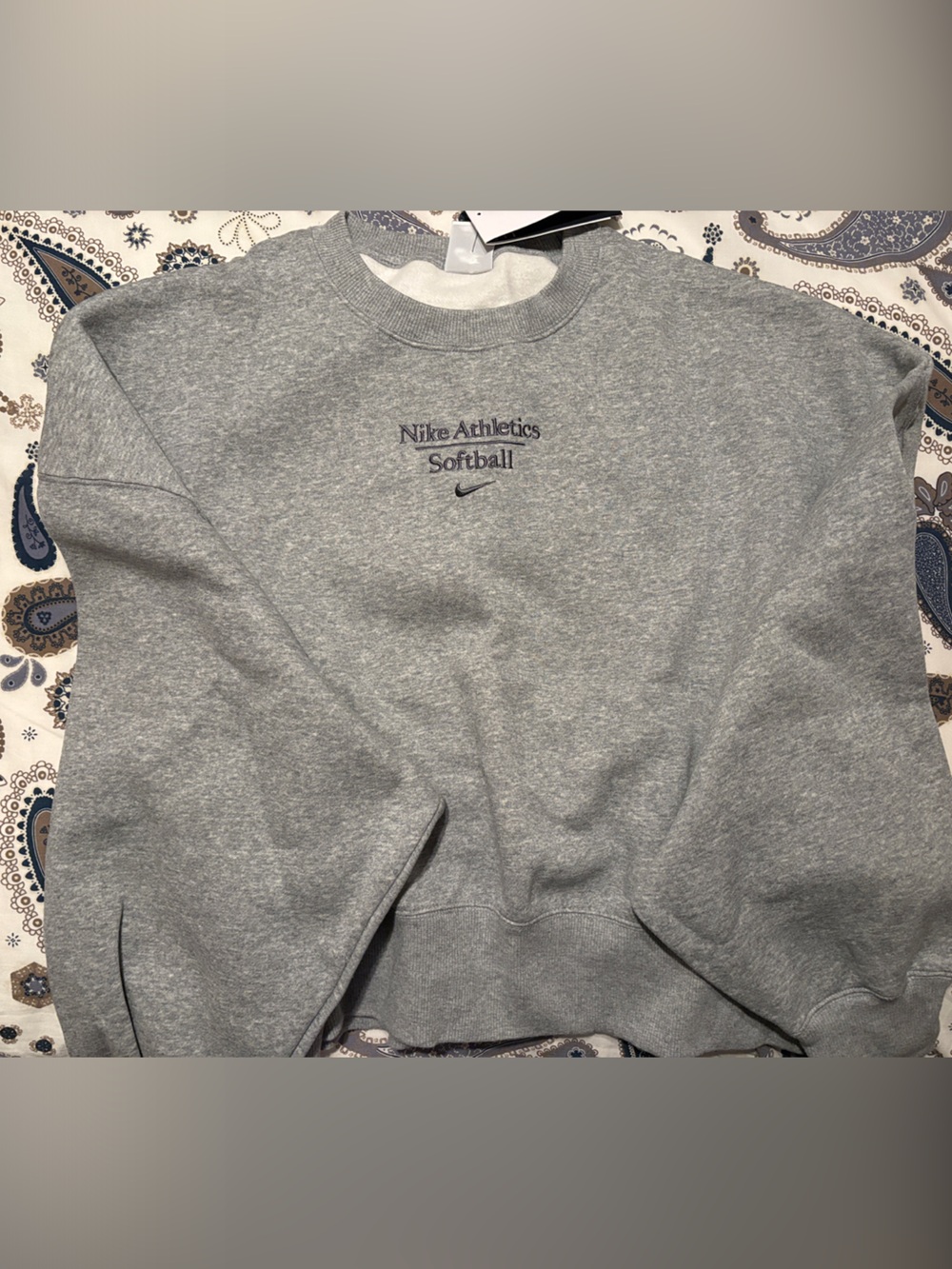 Nike Athletics Gray Crewneck Sweatshirt - - Picture 3 of 3
